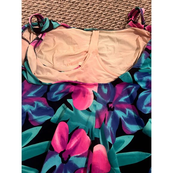 The Slim Suit 24W Plus Size Vintage Bathing Suit Made In USA - Picture 2 of 3